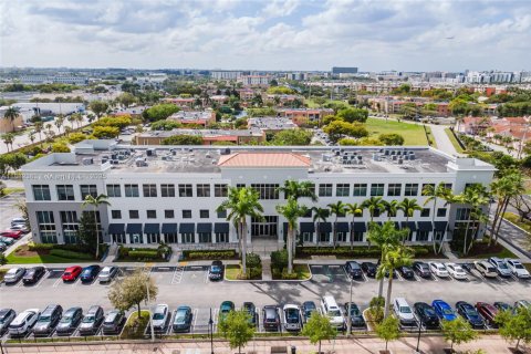 Propiedad comercial en venta en Doral, Florida № 1934936 - foto 2