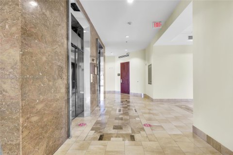 Propiedad comercial en venta en Doral, Florida № 1934936 - foto 11