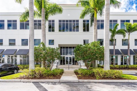 Propiedad comercial en venta en Doral, Florida № 1934936 - foto 9