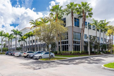 Propiedad comercial en venta en Doral, Florida № 1934936 - foto 8