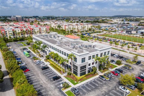 Propiedad comercial en venta en Doral, Florida № 1934936 - foto 3