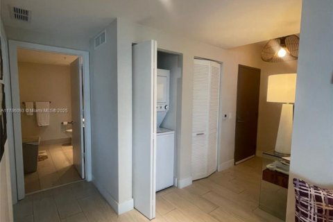 Купить кондоминиум в Майами, Флорида 2 спальни, 87.14м2, № 1957895 - фото 10