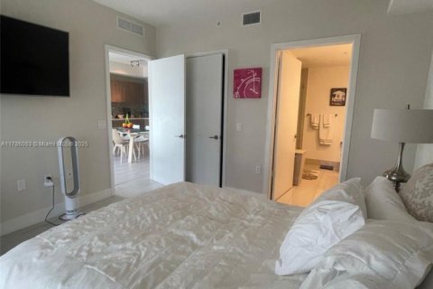 Купить кондоминиум в Майами, Флорида 2 спальни, 87.14м2, № 1957895 - фото 7