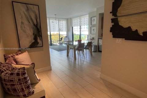 Купить кондоминиум в Майами, Флорида 2 спальни, 87.14м2, № 1957895 - фото 2