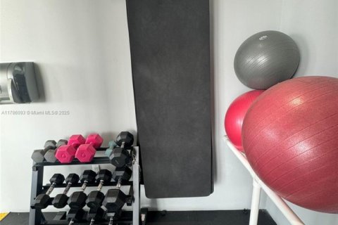 Купить кондоминиум в Майами, Флорида 2 спальни, 87.14м2, № 1957895 - фото 26