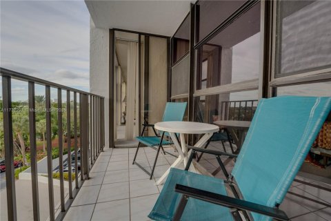Condo in Hallandale Beach, Florida, 1 bedroom  № 1481844 - photo 12