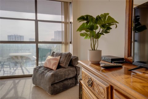 Condo in Hallandale Beach, Florida, 1 bedroom  № 1481844 - photo 27