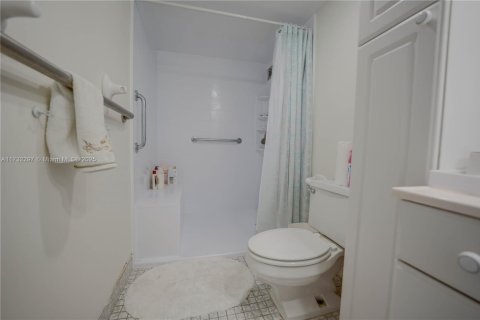Condo in Hallandale Beach, Florida, 1 bedroom  № 1481844 - photo 28
