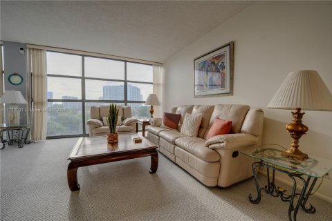 Condo in Hallandale Beach, Florida, 1 bedroom  № 1481844 - photo 5