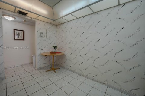Condo in Hallandale Beach, Florida, 1 bedroom  № 1481844 - photo 20
