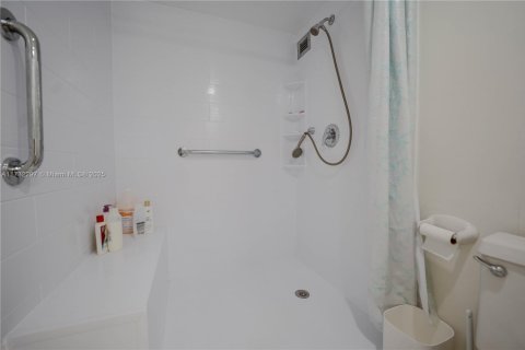 Condo in Hallandale Beach, Florida, 1 bedroom  № 1481844 - photo 29