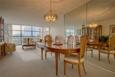 Condo in Hallandale Beach, Florida, 1 bedroom  № 1481844 - photo 4