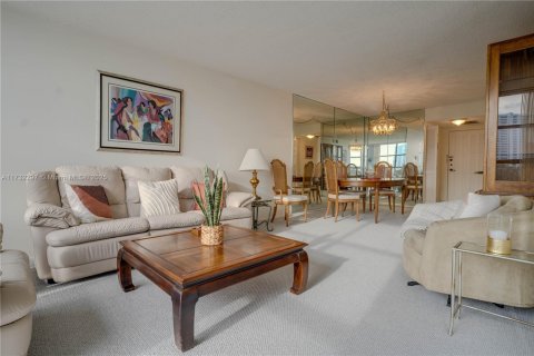 Condo in Hallandale Beach, Florida, 1 bedroom  № 1481844 - photo 7