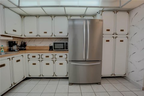 Condo in Hallandale Beach, Florida, 1 bedroom  № 1481844 - photo 21