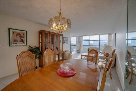 Condo in Hallandale Beach, Florida, 1 bedroom  № 1481844 - photo 15