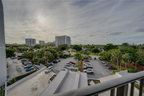 Condo in Hallandale Beach, Florida, 1 bedroom  № 1481844 - photo 13
