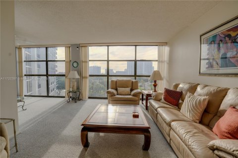Condo in Hallandale Beach, Florida, 1 bedroom  № 1481844 - photo 14