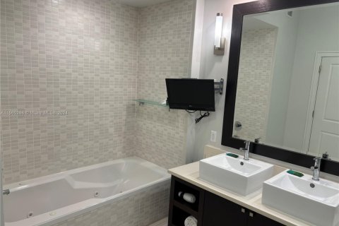 Hotel in Doral, Florida 1 bedroom, 65.5 sq.m. № 1102788 - photo 9
