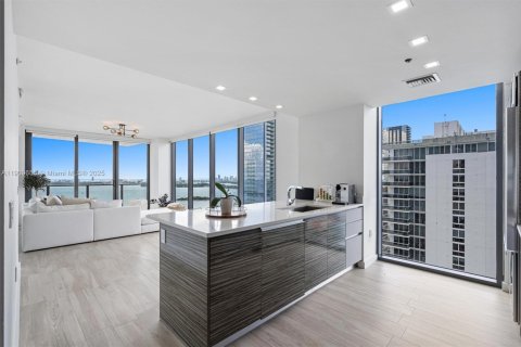 Condo in Miami, Florida, 3 bedrooms  № 1977128 - photo 8