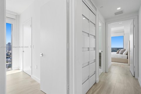 Condo in Miami, Florida, 3 bedrooms  № 1977128 - photo 12