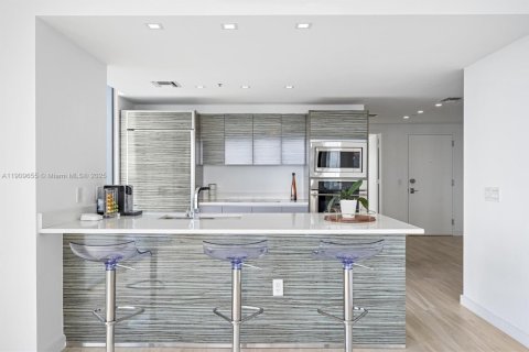 Condo in Miami, Florida, 3 bedrooms  № 1977128 - photo 7