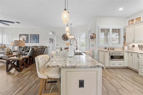 Casa en venta en Spring Hill, Florida, 4 dormitorios, 299.89 m2 № 1904040 - foto 7