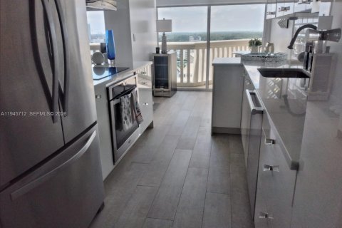 Снять в аренду кондоминиум в Авентура, Флорида 2 спальни, 105.91м2, № 2002527 - фото 2