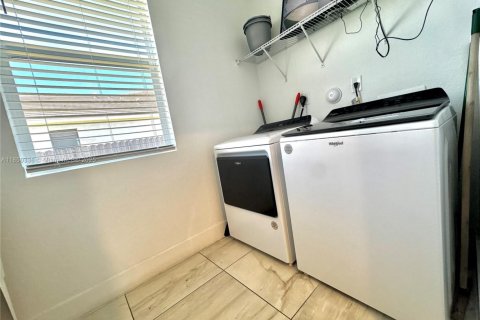 House in Homestead, Florida 4 bedrooms, 210.33 sq.m. № 1857362 - photo 17