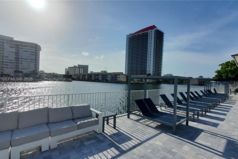 Copropriété à louer à Hallandale Beach, Floride: 1 chambre, 80.82 m2 № 2246939 - photo 12