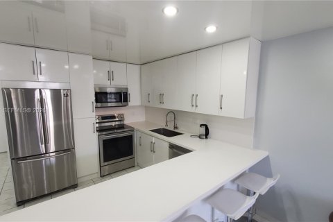 Copropriété à louer à Hallandale Beach, Floride: 1 chambre, 80.82 m2 № 2246939 - photo 6