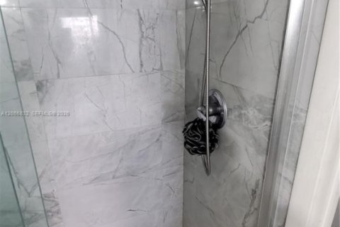 Copropriété à louer à Hallandale Beach, Floride: 1 chambre, 80.82 m2 № 2246939 - photo 11