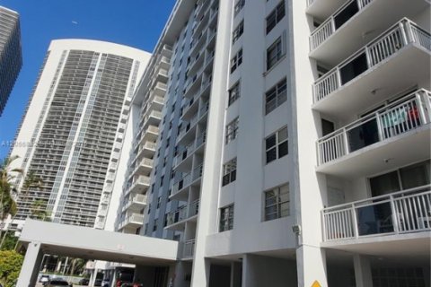 Copropriété à louer à Hallandale Beach, Floride: 1 chambre, 80.82 m2 № 2246939 - photo 15