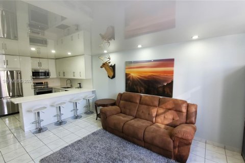 Copropriété à louer à Hallandale Beach, Floride: 1 chambre, 80.82 m2 № 2246939 - photo 8