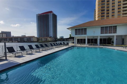 Copropriété à louer à Hallandale Beach, Floride: 1 chambre, 80.82 m2 № 2246939 - photo 18