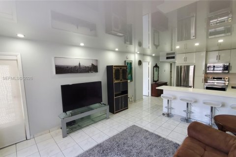 Copropriété à louer à Hallandale Beach, Floride: 1 chambre, 80.82 m2 № 2246939 - photo 2