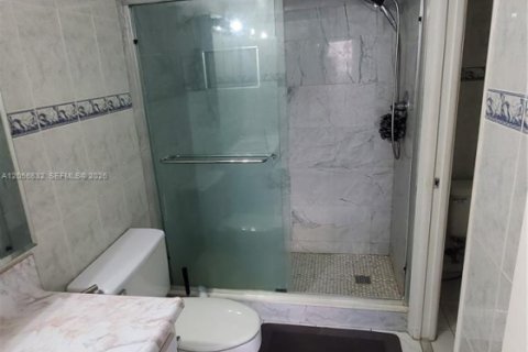 Copropriété à louer à Hallandale Beach, Floride: 1 chambre, 80.82 m2 № 2246939 - photo 9