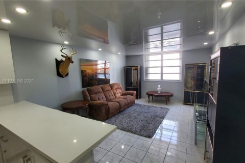 Copropriété à louer à Hallandale Beach, Floride: 1 chambre, 80.82 m2 № 2246939 - photo 7