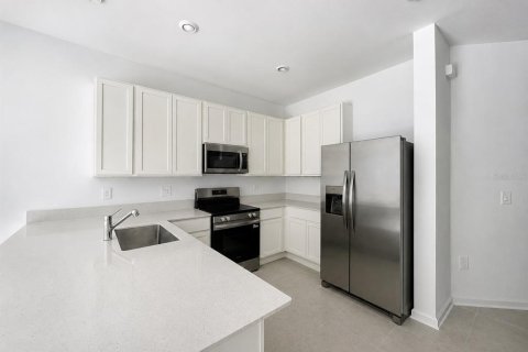 Touwnhouse à louer à Clermont, Floride: 3 chambres, 170.38 m2 № 2358283 - photo 2