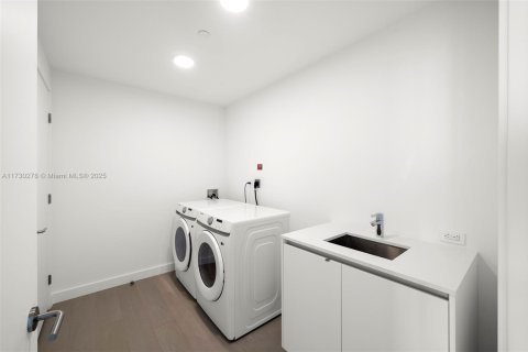 Condominio en alquiler en Miami Beach, Florida, 4 dormitorios № 1859419 - foto 25