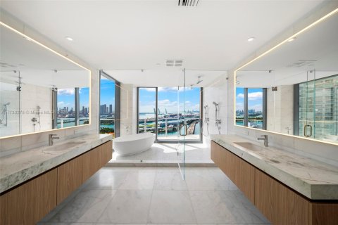 Condominio en alquiler en Miami Beach, Florida, 4 dormitorios № 1859419 - foto 11
