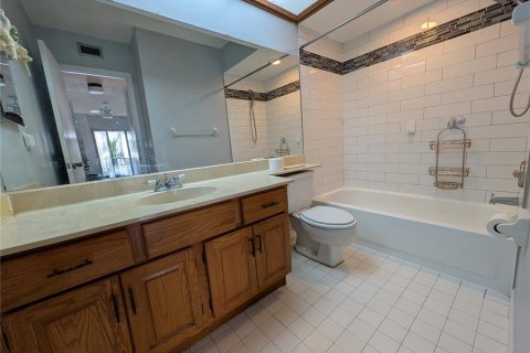 Condo in Seminole, Florida, 2 bedrooms  № 2379330 - photo 11