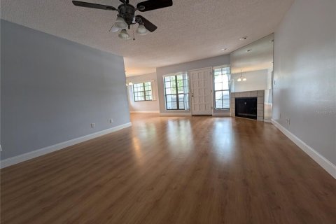 Condo in Seminole, Florida, 2 bedrooms  № 2379330 - photo 4