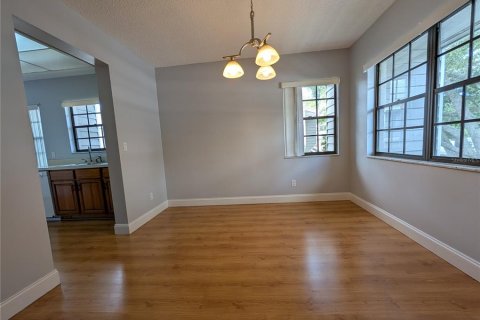 Condo in Seminole, Florida, 2 bedrooms  № 2379330 - photo 5