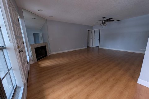 Condo in Seminole, Florida, 2 bedrooms  № 2379330 - photo 3