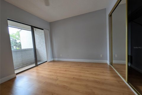 Condo in Seminole, Florida, 2 bedrooms  № 2379330 - photo 12