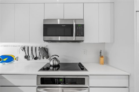 Купить кондоминиум в Майами-Бич, Флорида 2 спальни, 98.57м2, № 1891106 - фото 15