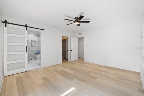 House in Tampa, Florida 3 bedrooms, 217.39 sq.m. № 2151979 - photo 22