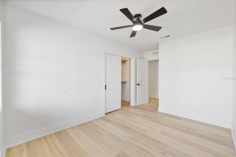 House in Tampa, Florida 3 bedrooms, 217.39 sq.m. № 2151979 - photo 17