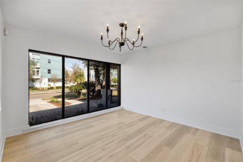 House in Tampa, Florida 3 bedrooms, 217.39 sq.m. № 2151979 - photo 29