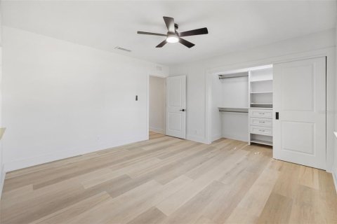 House in Tampa, Florida 3 bedrooms, 217.39 sq.m. № 2151979 - photo 19